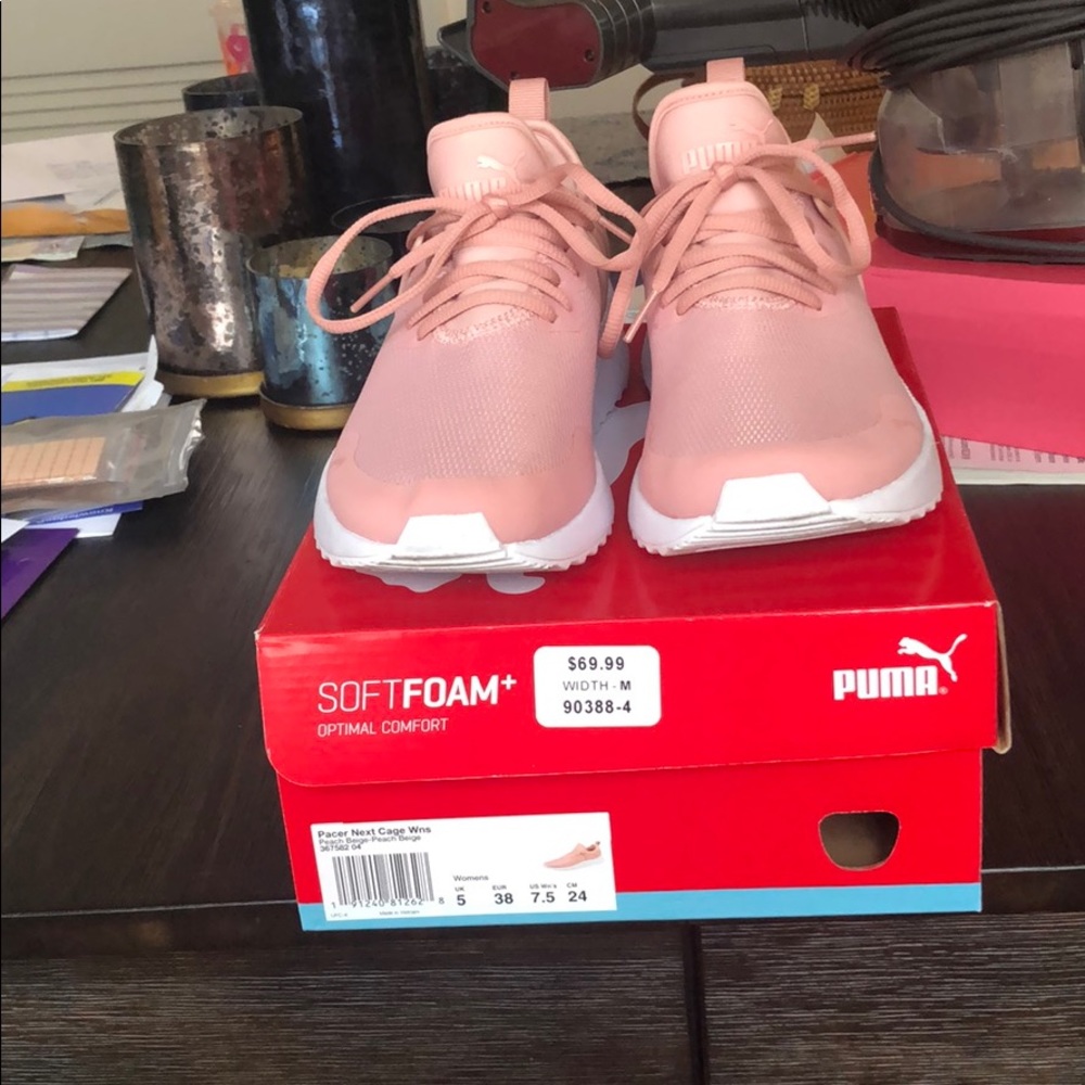 Brand new pumas in box